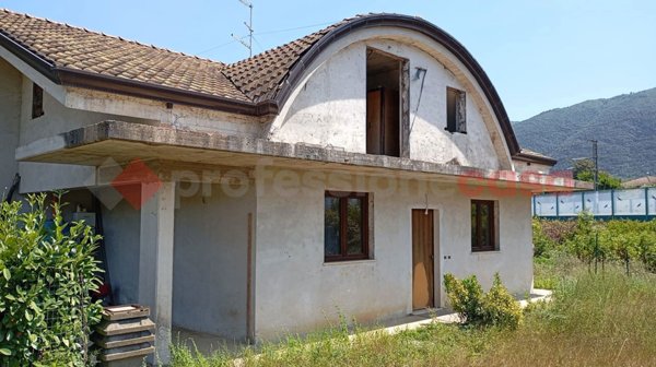 casa indipendente in vendita a Ceccano
