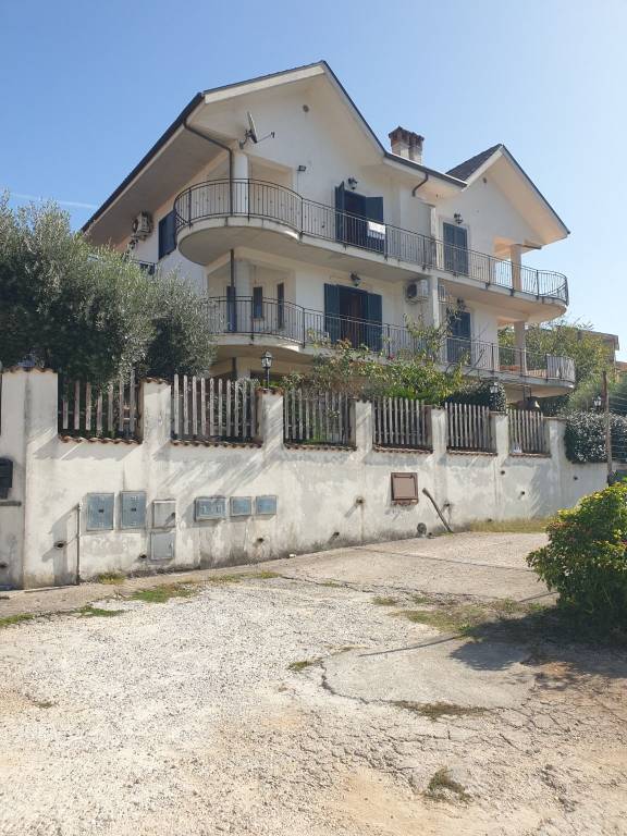 casa indipendente in vendita a Ceccano
