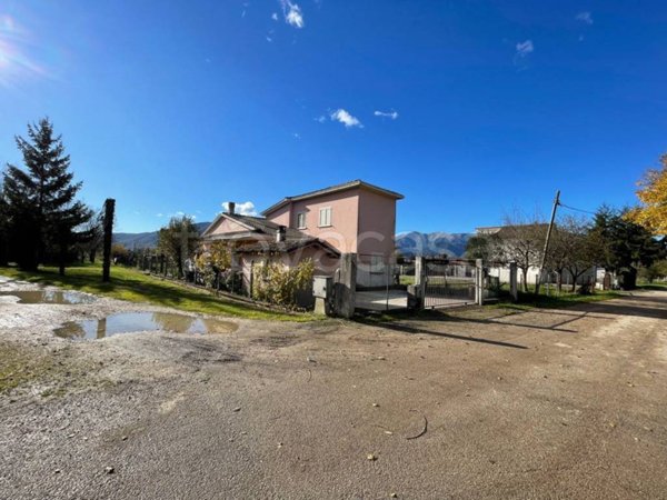 casa indipendente in vendita a Ceccano