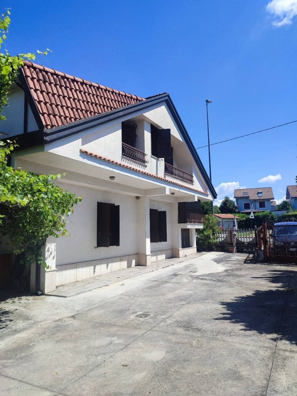 casa indipendente in vendita a Ceccano