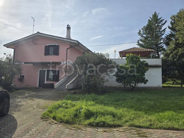 casa indipendente in vendita a Ceccano