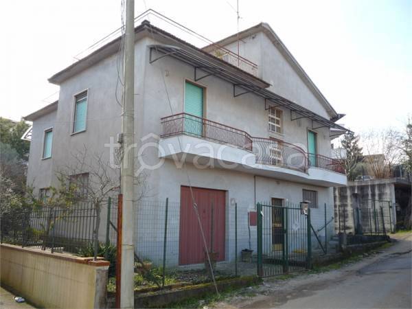casa indipendente in vendita a Ceccano