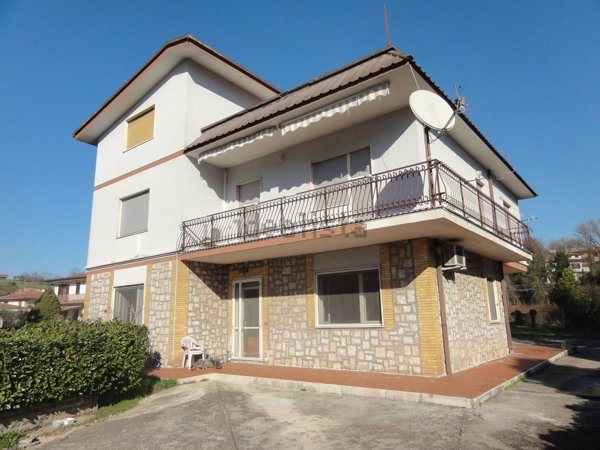 casa indipendente in vendita a Ceccano