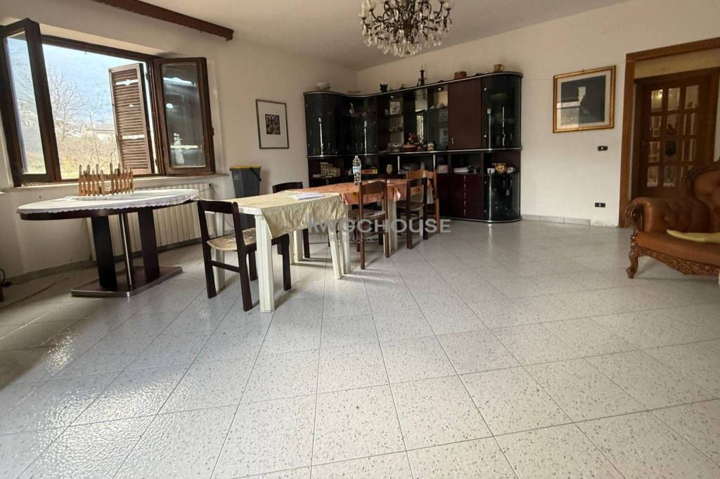 casa indipendente in vendita a Ceccano