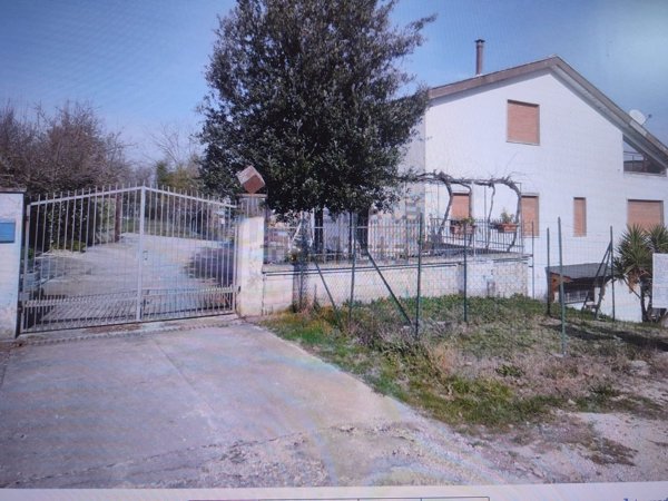 casa indipendente in vendita a Ceccano