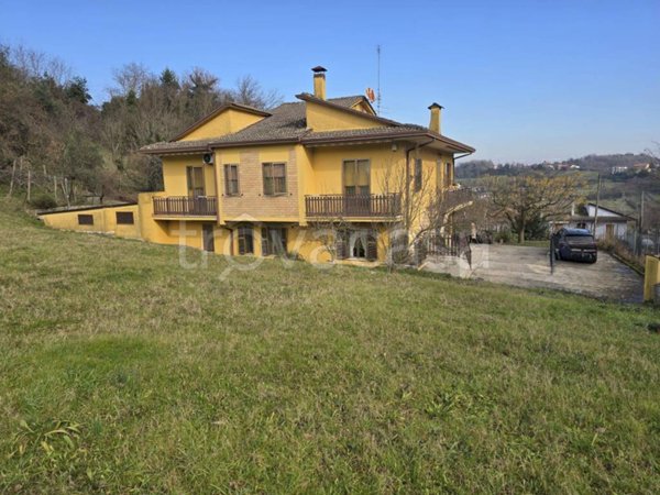casa indipendente in vendita a Ceccano