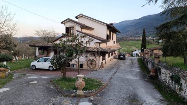 casa indipendente in vendita a Ceccano