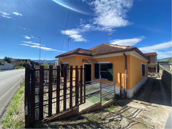 casa semindipendente in vendita a Ceccano