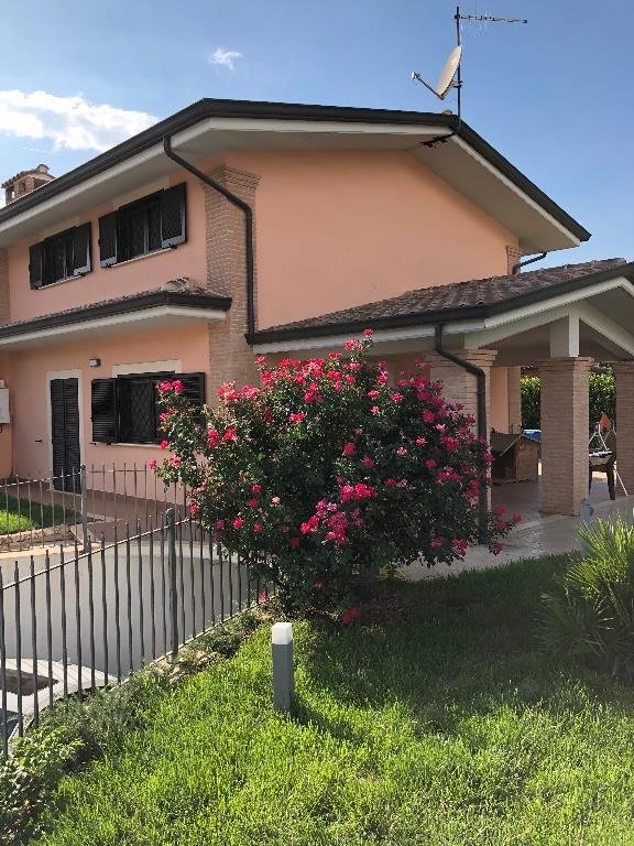 casa indipendente in vendita a Ceccano