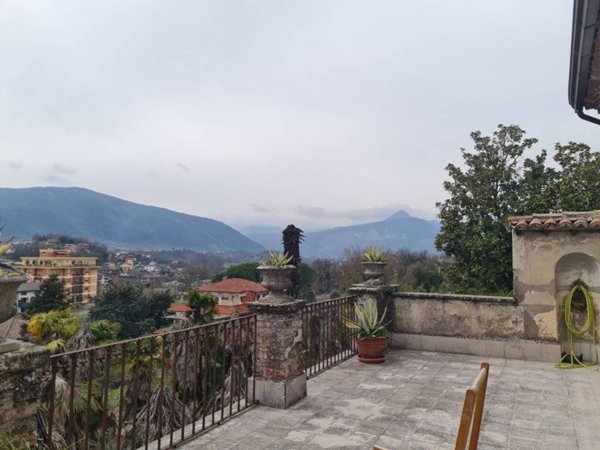 casa indipendente in vendita a Ceccano