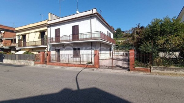casa indipendente in vendita a Ceccano