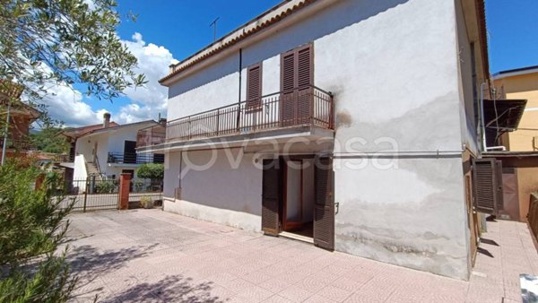casa indipendente in vendita a Ceccano