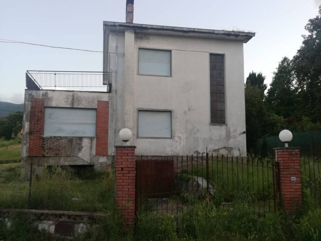 casa indipendente in vendita a Ceccano