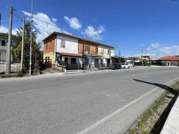 casa indipendente in vendita a Ceccano
