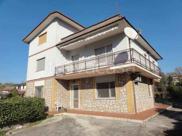 casa indipendente in vendita a Ceccano