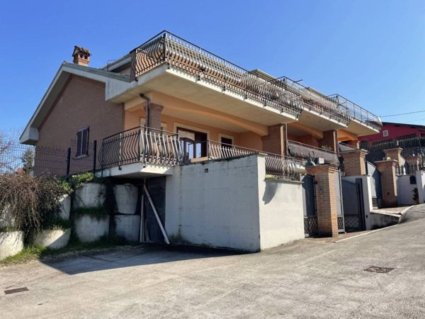 casa indipendente in vendita a Ceccano