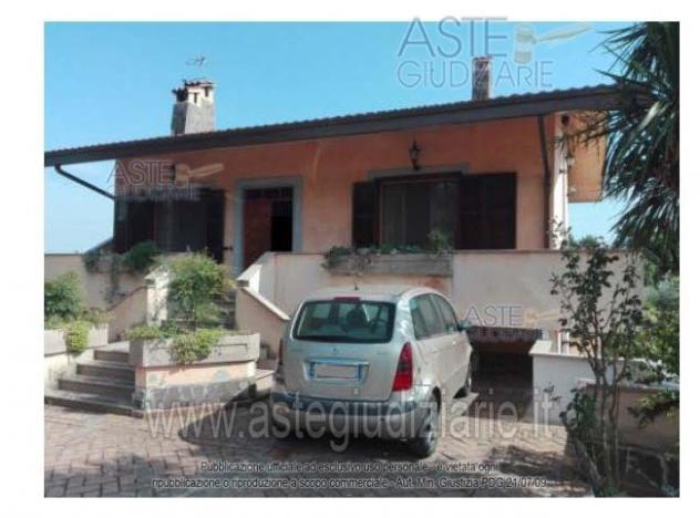 casa indipendente in vendita a Ceccano