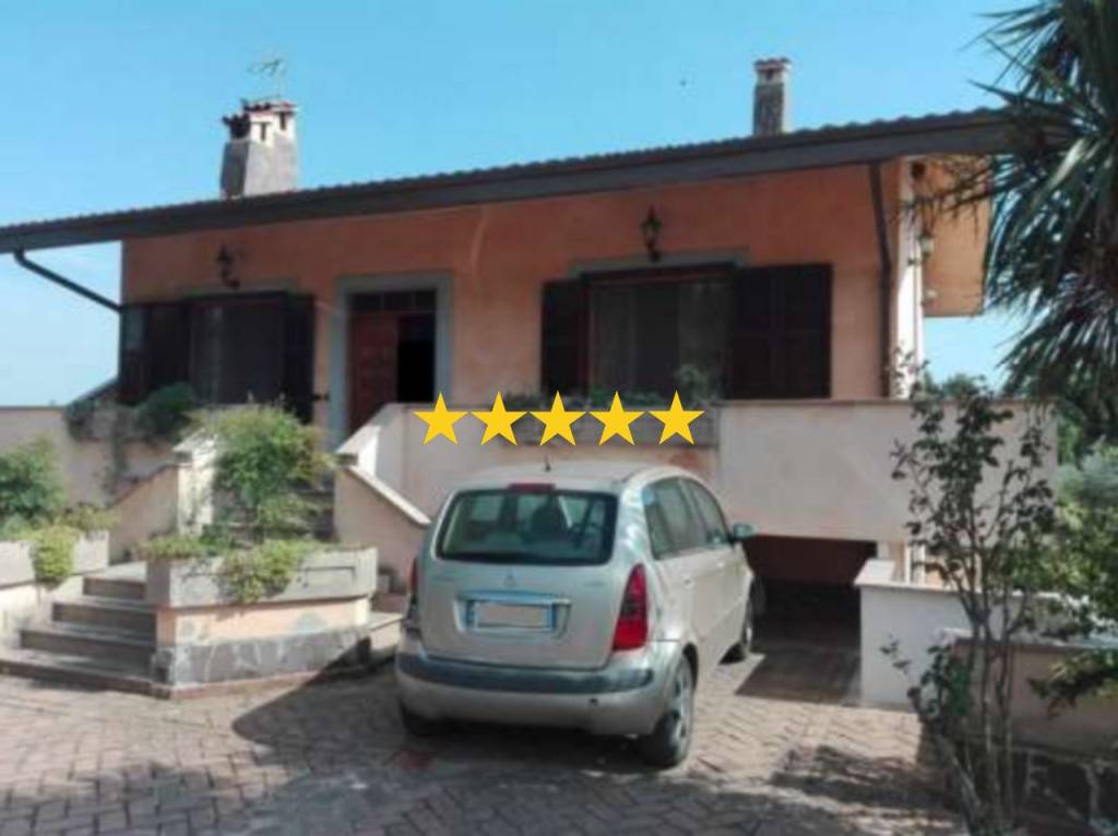 casa indipendente in vendita a Ceccano