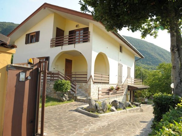 casa indipendente in vendita a Ceccano