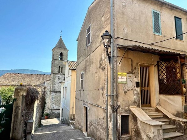 casa indipendente in vendita a Ceccano