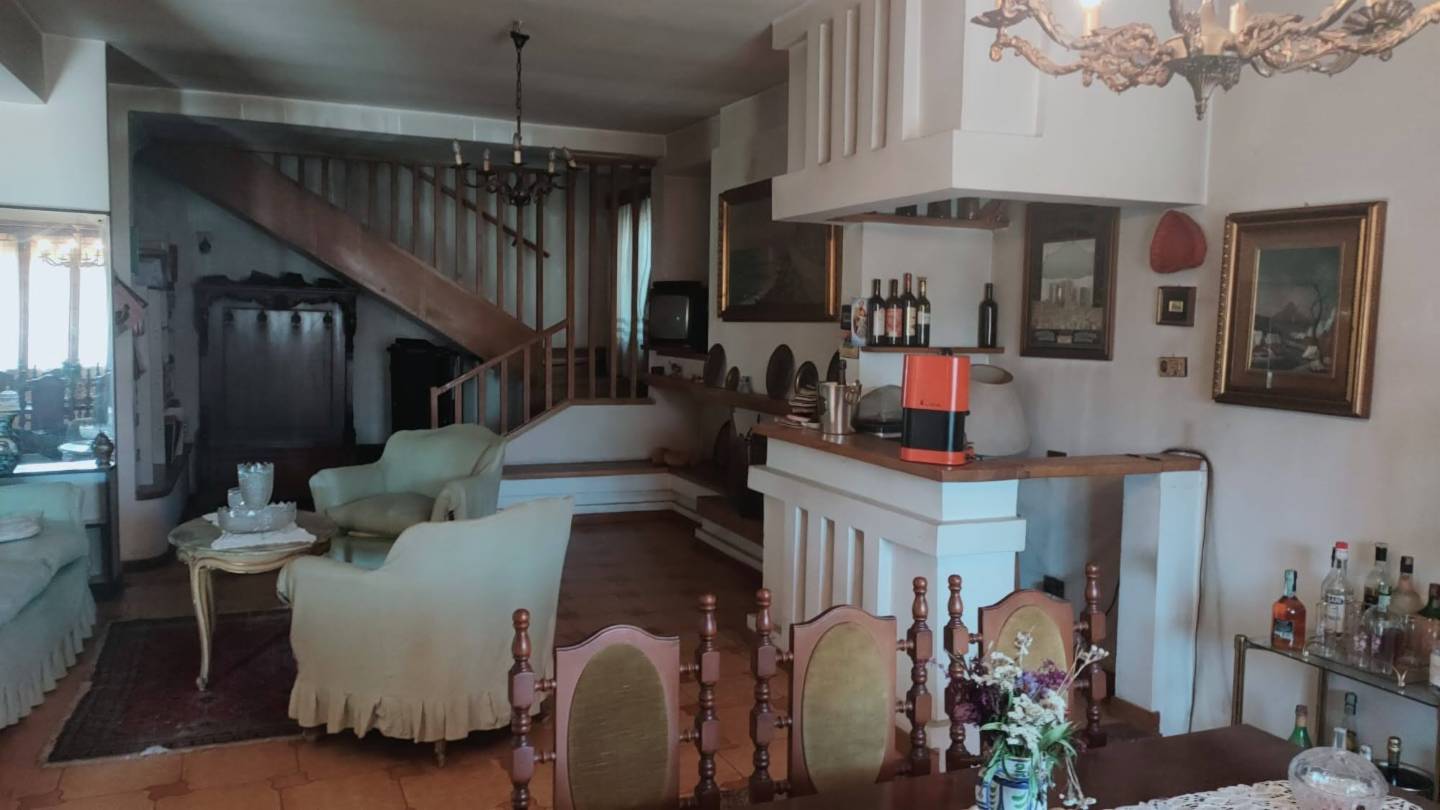 casa indipendente in vendita a Ceccano