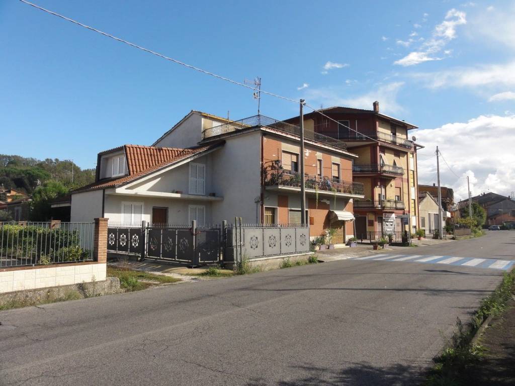 casa indipendente in vendita a Ceccano