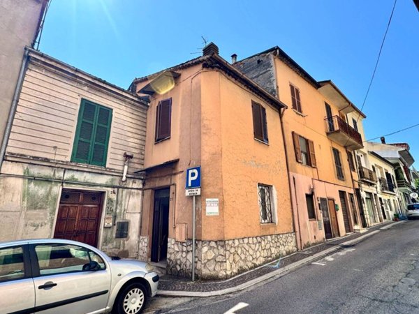 casa indipendente in vendita a Ceccano