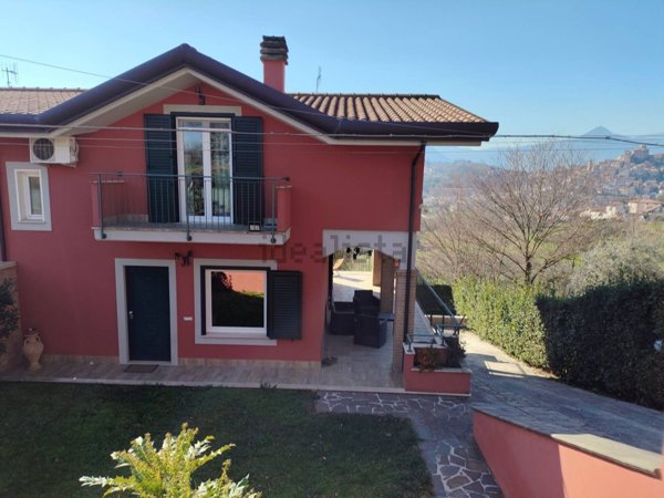 casa indipendente in vendita a Ceccano