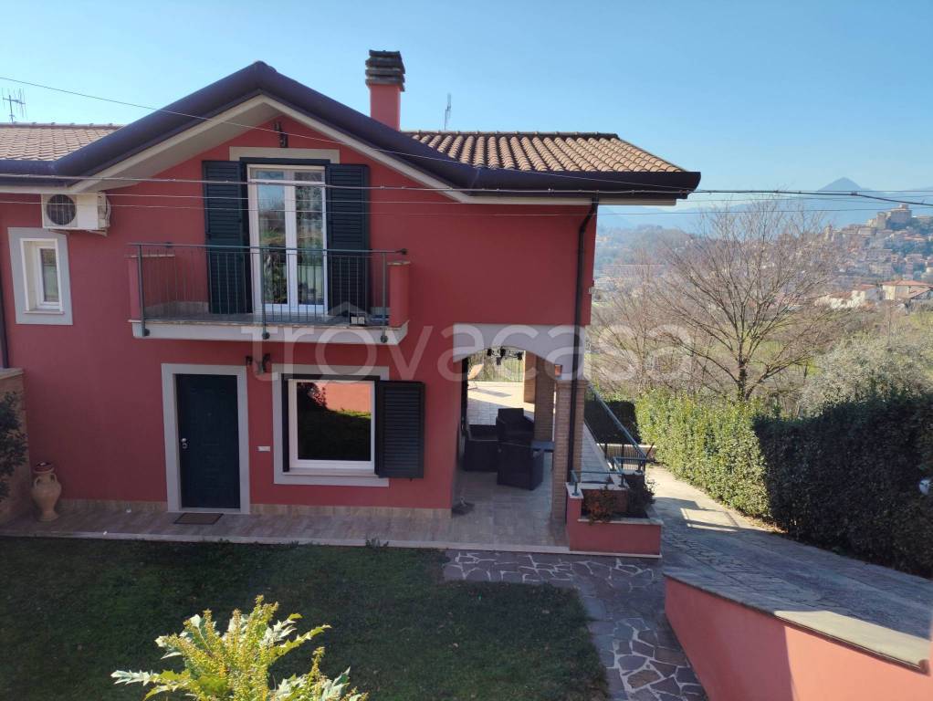 casa indipendente in vendita a Ceccano