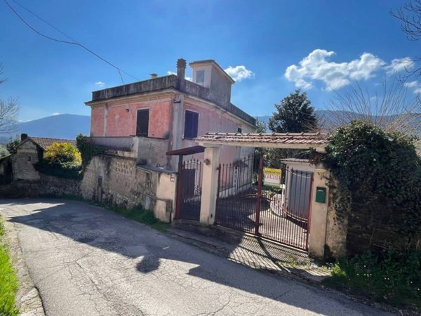 casa indipendente in vendita a Ceccano