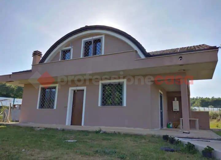 casa indipendente in vendita a Ceccano