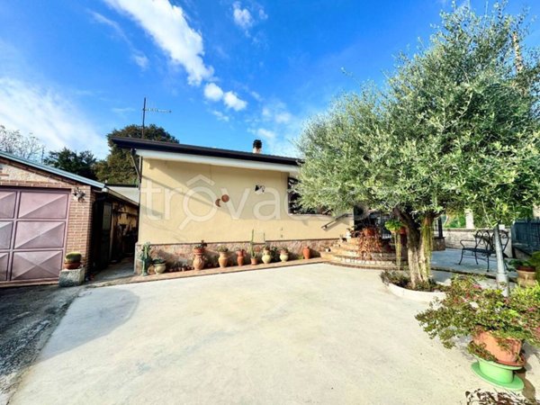 casa indipendente in vendita a Ceccano
