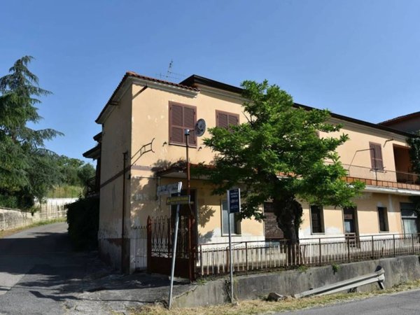 casa indipendente in vendita a Ceccano