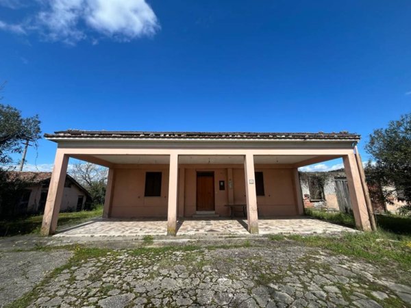 casa indipendente in vendita a Ceccano