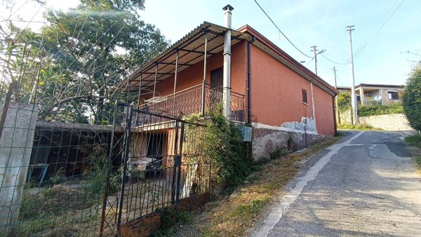 casa indipendente in vendita a Ceccano