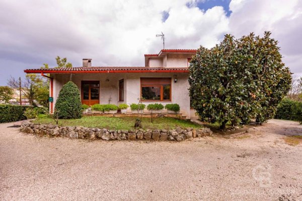 casa indipendente in vendita a Ceccano