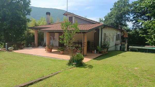 casa indipendente in vendita a Ceccano