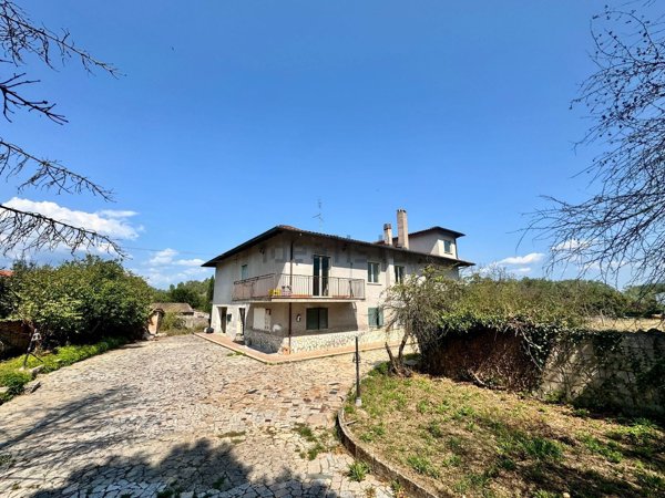 casa indipendente in vendita a Ceccano