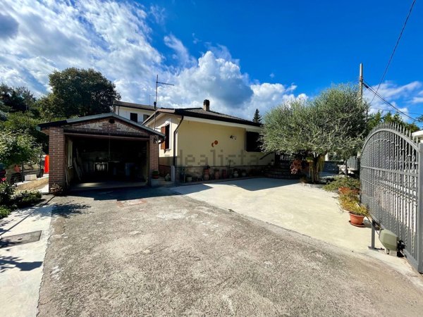 casa indipendente in vendita a Ceccano
