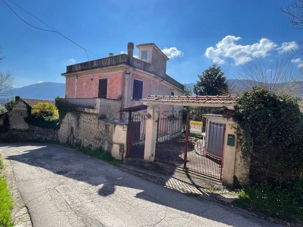 casa indipendente in vendita a Ceccano