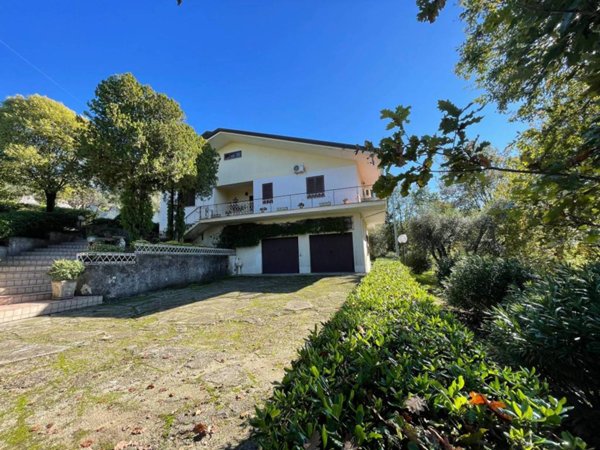 casa indipendente in vendita a Ceccano