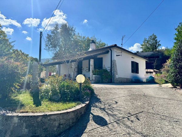 casa indipendente in vendita a Ceccano