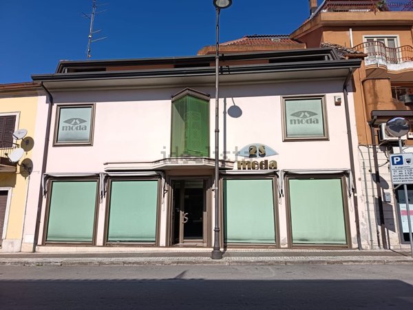 locale commerciale in vendita a Ceccano