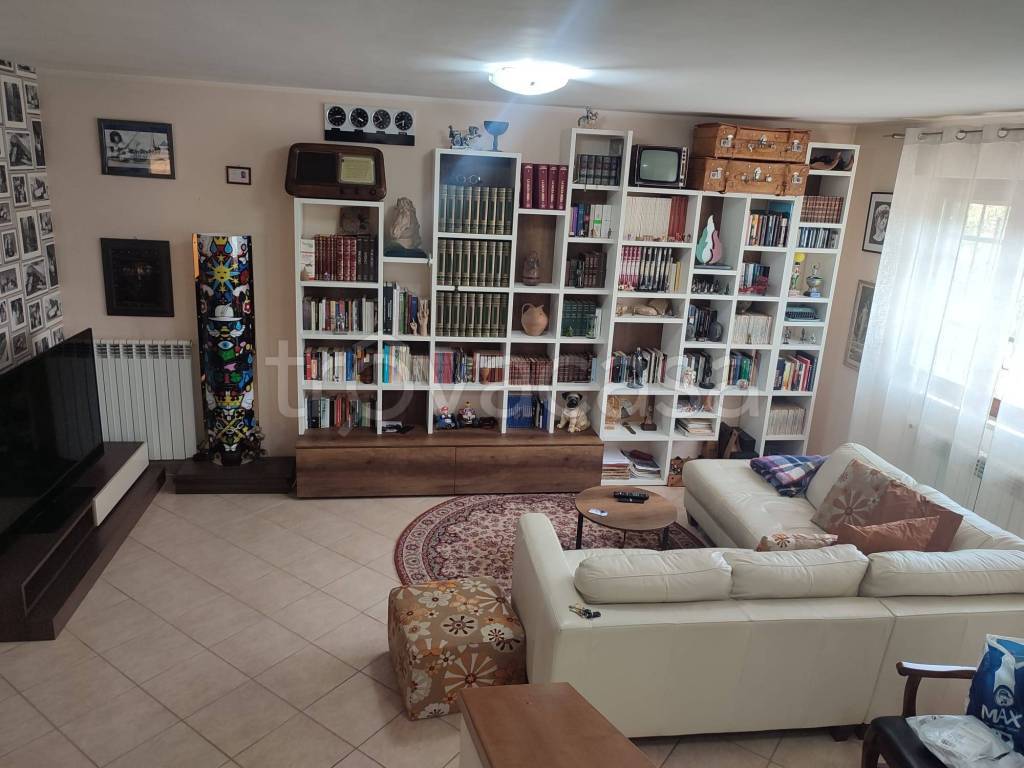 casa indipendente in vendita a Ceccano