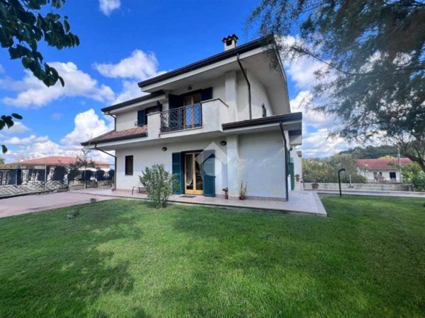 casa indipendente in vendita a Ceccano