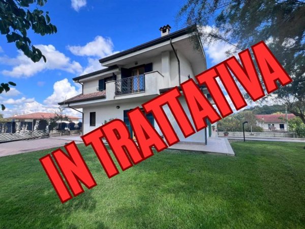 casa indipendente in vendita a Ceccano