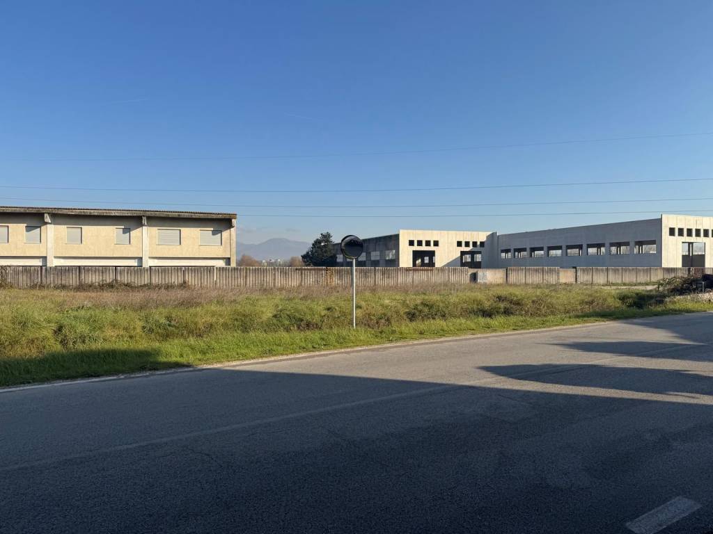 locale commerciale in vendita a Ceccano