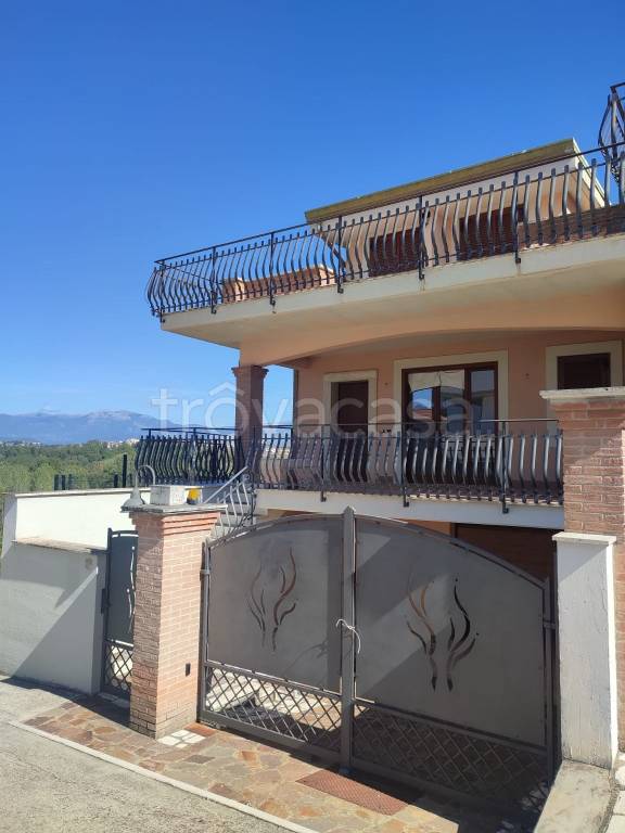 casa indipendente in vendita a Ceccano