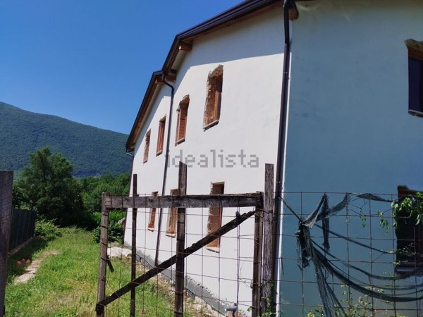 casa indipendente in vendita a Ceccano