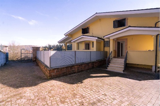 casa indipendente in vendita a Ceccano